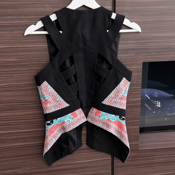 BCBG MaxAzria Paisley Zipped Top - Picture 4 of 10